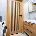 شقة Spychalskiego - Parking, Balcony, Air Con - By Rentujemy *